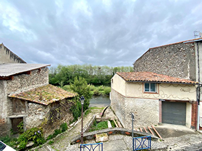 VARILHES : MAISON DE VILLE A VENDRE AVEC COUR PRIVATIVE ET GRAND GARAGE