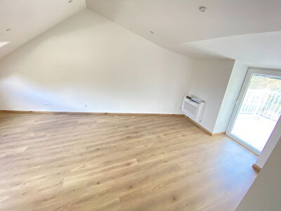 A LOUER - LOFT NEUF T4 - 92 M2 AVEC TERRASSE AU 3EME ETAGE