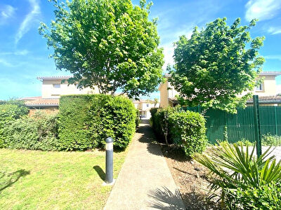 PAMIERS : APPARTEMENT DE TYPE 3 A VENDRE RENOVE AVEC PARKING ET TERRASSE ET PARKING