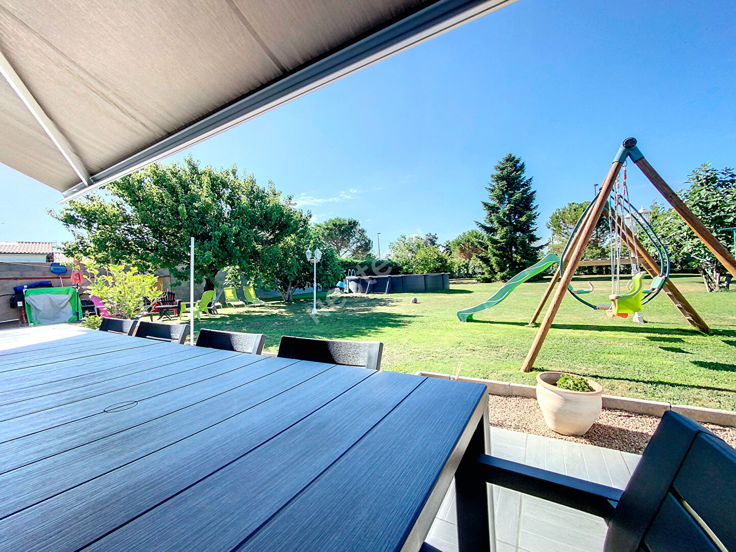 photos n°1 LA TOUR DU CRIEU : VILLA DE PLAIN PIED DE TYPE 4 AVEC JARDIN DE 1082 M2 ET GARAGE
