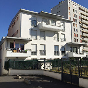 Appartement Aubervilliers 3 pieces de standing avec balcon 2010