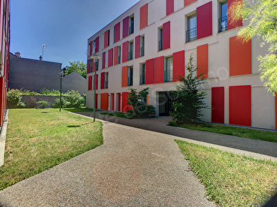 Appartement Romainville 3 pieces 72 m2 EN DERNIER ETAGE triple exposition N S O