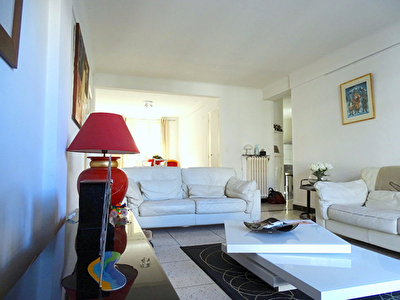 MONTPELLIER: T3/4 avec 25 m2 de terrasse en plein CV !