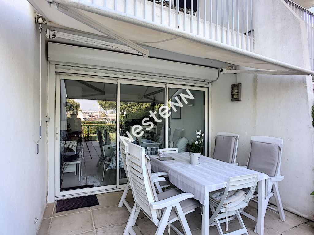 port camargue studio double cabine en rez de jardin belle vue port parking prive