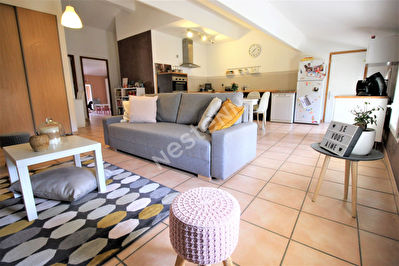 Appartement Belgentier 3 pieces 75.4 m2 - Facilite de stationnement - Belle piece de vie - Centre-ville - Commodites - Aucuns travaux