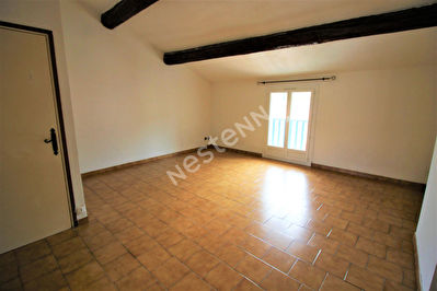Appartement Cuers Type 2 possibilite T3 - Calme - Dernier etage - Proche commodites - Beau potentiel