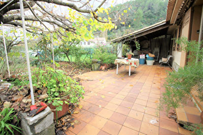 Maison Sollies Toucas 5 pieces 91 m2 - Parcelle 770 m2 - Garage - Abri - Puits - Calme - Proche des ecoles - Belle exposition - A rafraichir