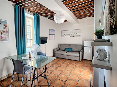 HYERES - CENTRE VILLE - STUDIO - MEUBLE - RENOVE