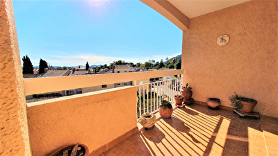 Appartement Sollies Pont 5 pieces - 99.40 m2 - Belles surfaces - Calme - Vue degagee - Terrasse - Grand garage - Cave