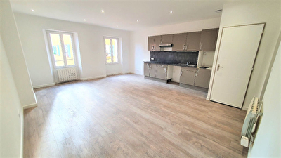 Appartement Sollies Toucas 3 pieces 59 m2 - Entierement renove - Calme - Aucun travaux