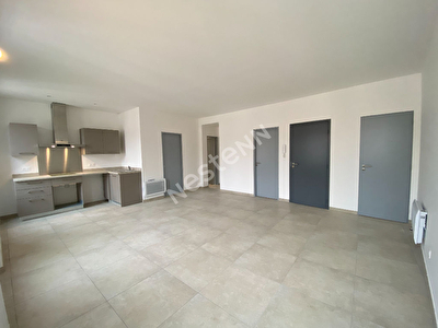 SOLLIES-PONT - CENTRE VILLE - TYPE 3 NEUF - 3eme ETAGE