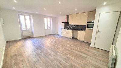 Appartement Sollies Toucas 3 pieces 59 m2 - Entierement renove - Calme - Aucun travaux