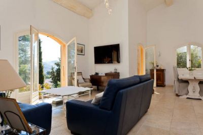Villa Plan De Cuques 7 pieces 210 m2