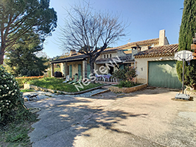 Villa 5 pieces de 230m2 sur 1007 m2 de terrain