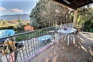 Villa Saint Zacharie 5 pieces 130 m2 sur 500m2 de terrain environ.