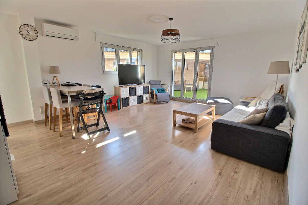 photos n°1 Appartement Aubagne 4 pièce(s) 103.35 m2 et 120 m² de terrasses