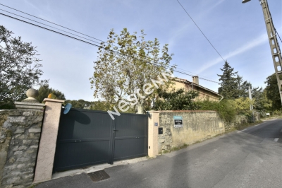 Maison de 105 m2 composee de 2 T3 sur 208 m2 de terrain.