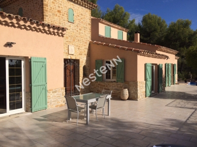Maison T5 de 165 m2 sur 5528m2 de terrain+piscine avec agrandissement possible.
