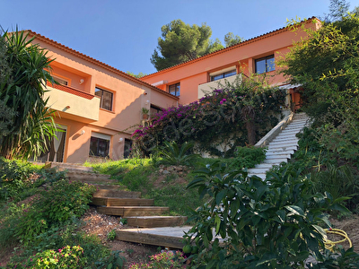 Maison Carqueiranne 7 pieces 177.7 m2 - Secteur calme, residentiel et recherche