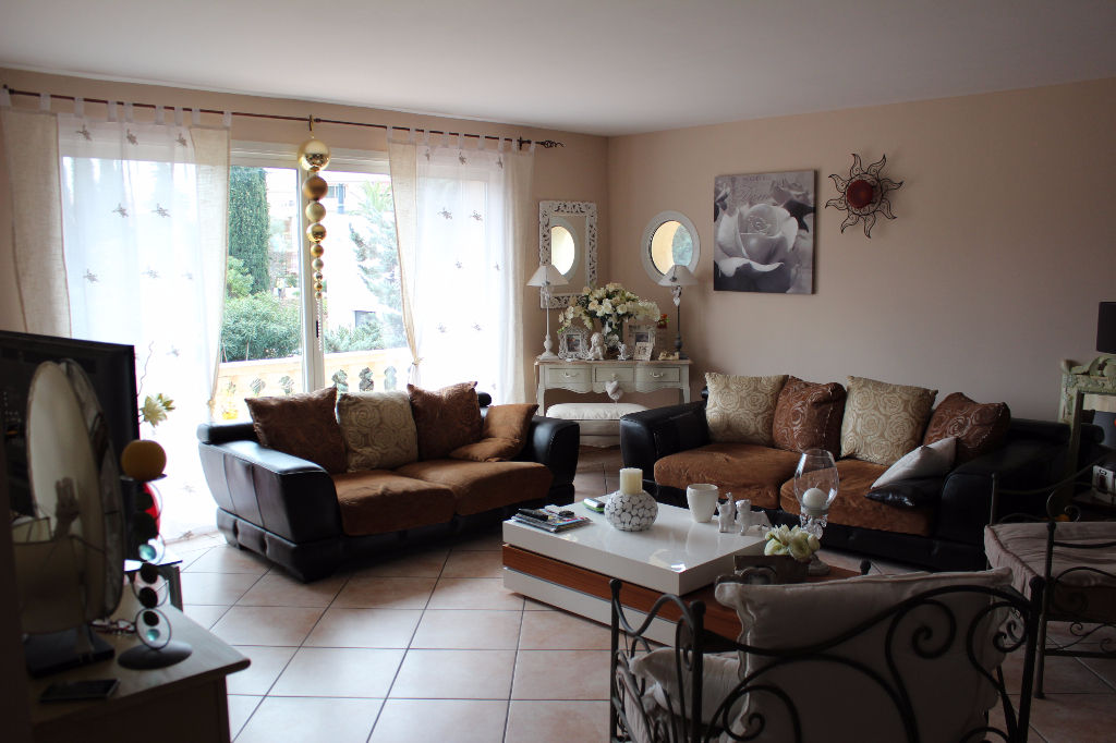 photos n°1 Maison Carqueiranne 230 m2 sur 974M2 de terrain piscine