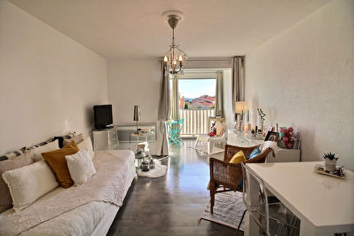 Appartement Carqueiranne 1 piece 22.46 m2 - Residence calme et proche du Centre-ville