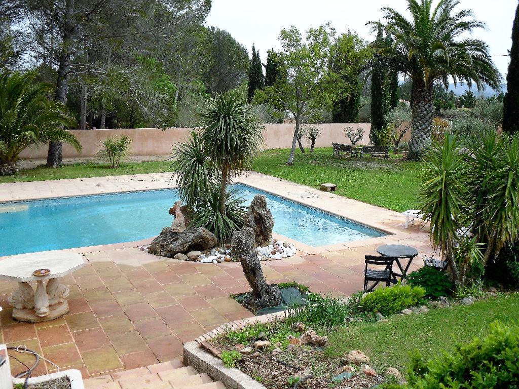 photos n°1 Maison Cuers 7 pièce(s) 279 m2 - Belle propriété avec son parc naturel au calme