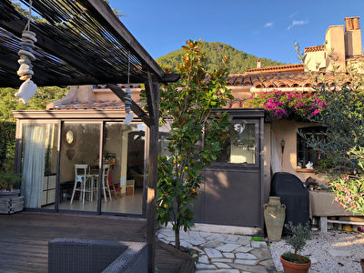 Maison Carqueiranne 4 pieces 88.45 m2 - Sur les hauteurs et proche du Centre-ville