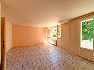 Appartement 3 pieces de 69m2 Merignac - proche transports et commodites