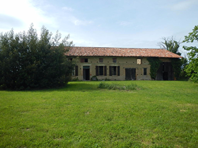 Ferme a renover de 560 m2 a Fronton