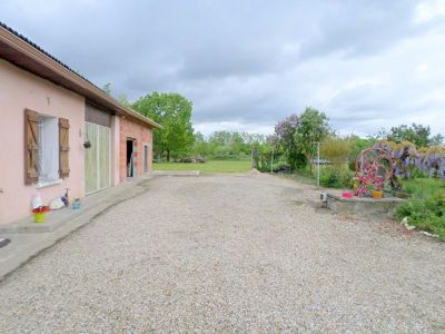 Maisons + terrain constructible a Meauzac
