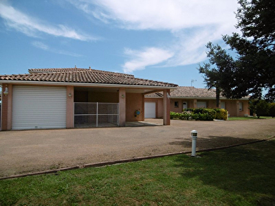 Maison t5 165 m2 + dependances 140 m2 Grisolles