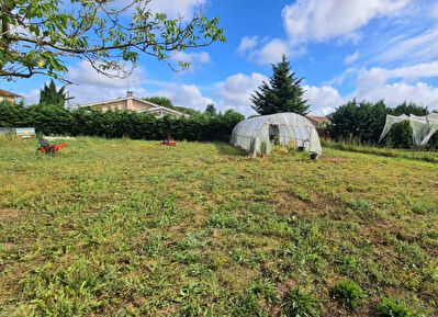 Terrain plat constructible 794 m2 a Bressols