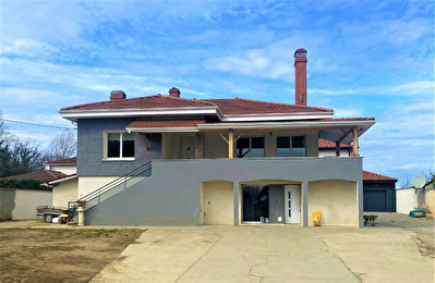 Maison Vienne secteur hopital 8 pieces 230 m2