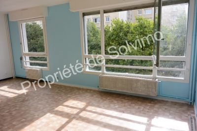 Belleville - Grand studio lumineux sur rue arboree