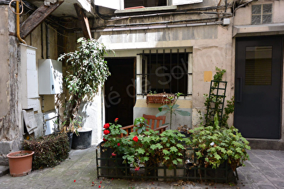 Duplex sur passage Calme - 75002 - Pierres apparentes et cheminee