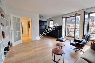 75020 - Pere Lachaise - Grand 2 pieces de 51.50 m2 avec balcon - 4eme avec asc. - calme et clair