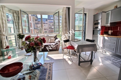 75011 Pere-Lachaise - Appartement 3 pieces et parking - 2eme et. avec asc. lumineux et calme