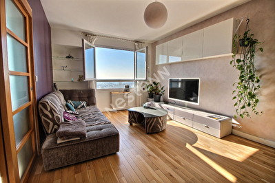 75020 Saint Blaise - 2 pieces (50 m2) avec asc., refait a neuf, vue degagee avec parking.