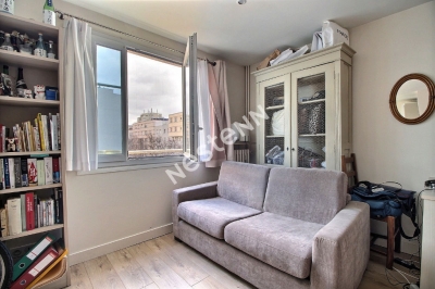 75011 - Voltaire/Pere Lachaise - Studio 27 m2 loue - 3eme etage avec asc.