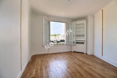 75020 Maraichers- Appartement 3 pieces 50 m2 entierement renove ,4e etage sans ascenseur