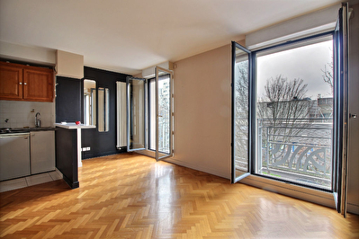 75015-Quartier Falguiere - Studio 30 m2 au 2eme etage avec ascenseur