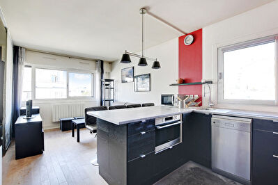 Exclusivite - Studio coin chambre au 4eme etage avec ascenseur. 75011 Pere Lachaise