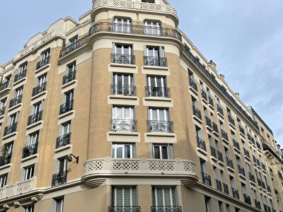 75011 - Deux pieces - Ensoleille - 3eme etage asc