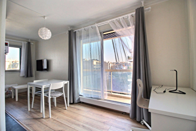 Exclusivite NESTENN- Quartier Oberkampf ,Studio de 22 m2 sur jardin avec balcon - 6eme etage avec asc- 75011 Saint-Maur