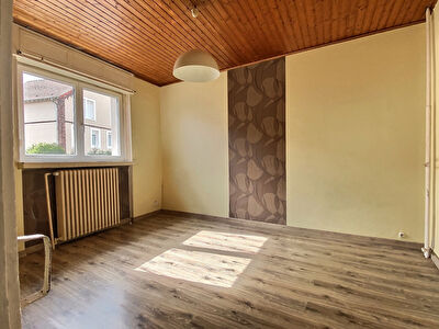 Maison mitoyenne - grand jardin - proche foret - 6 pieces - 4 chambres