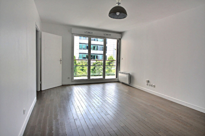 Appartement Suresnes 3 pieces 64 m2 + balcon + parking