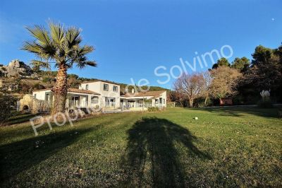 Demeure de prestige sur un terrain plat de plus de 10.000m2