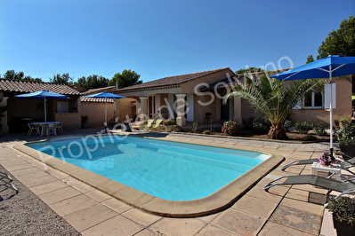 Villa Vitrolles 5 pieces plain pied plus T2 independant plain pied avec piscine