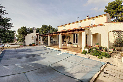Villa Vitrolles 7 pieces 181.78 m2