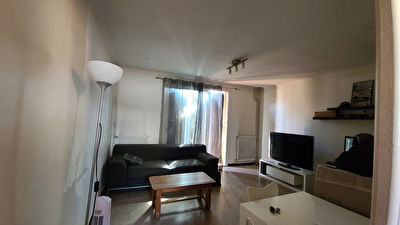 PETITE MAISON T2 AVEC JARDIN VITROLLES NORD
